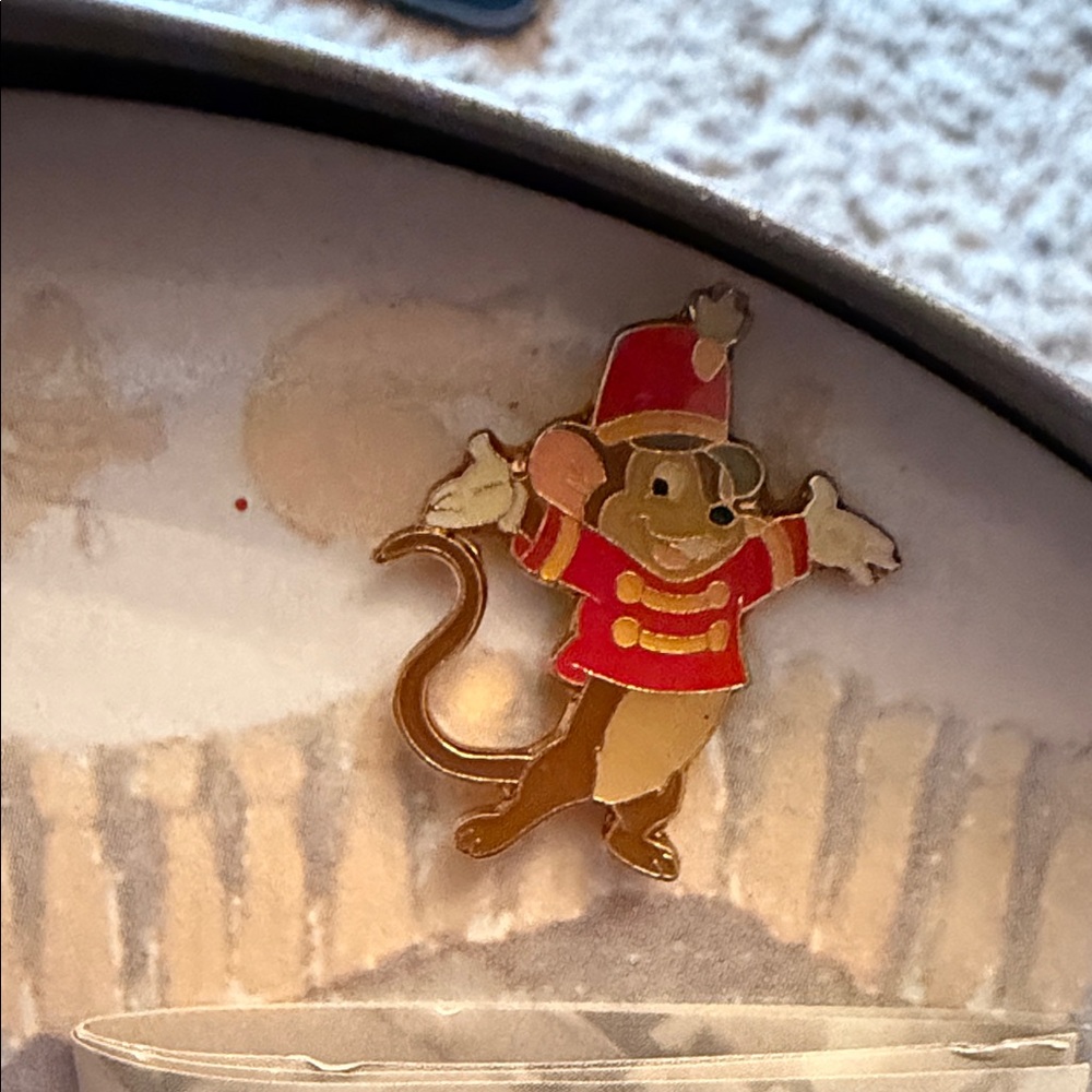 Disney Dumbo Watch Collector's Club Series III - Picture 5 of 6
